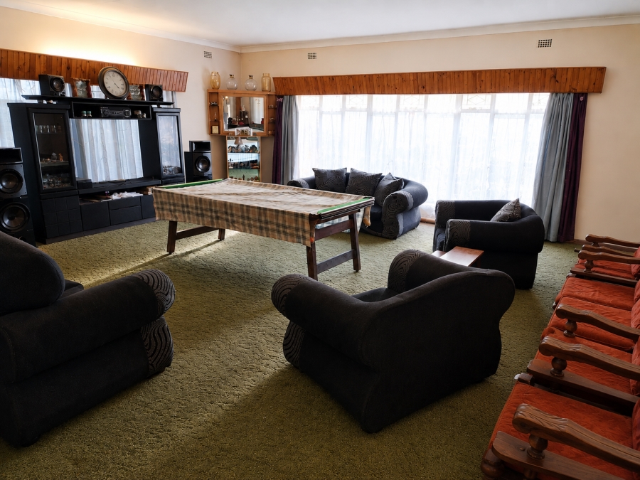 To Let 4 Bedroom Property for Rent in Oos Einde North West